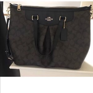 PRICE IS FIRM🖤Coach logo handbag